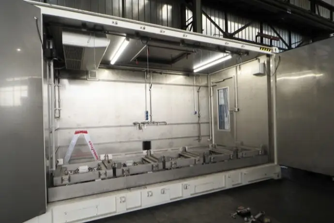 Die Seitenansicht eines Wasser