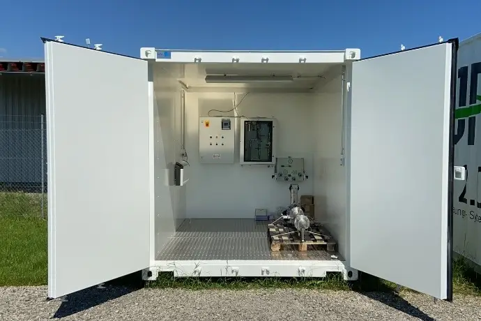 Die Innenansicht eines Containers zur Zement-Wasser-Aufbereitung der CHS Container Group.