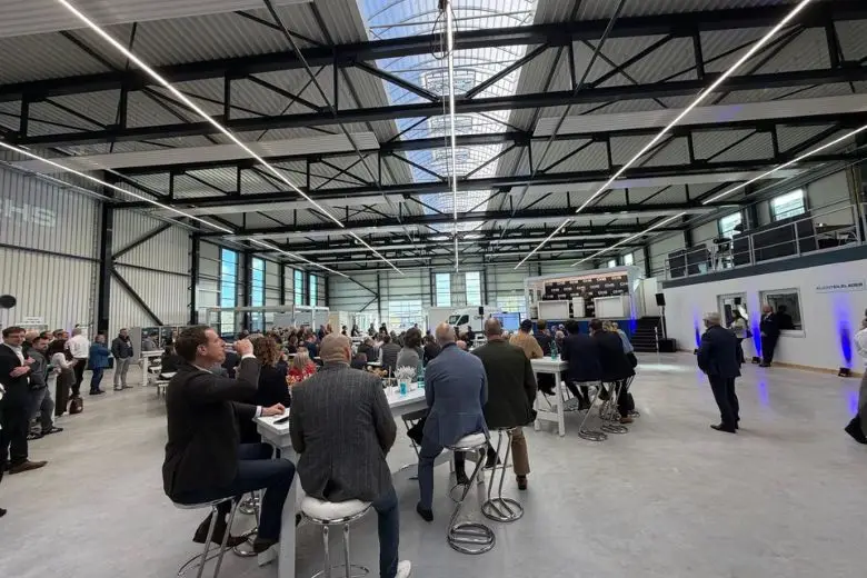Eröffnung der neuen Produktionsstätte in der Heinrich-Büssing-Straße für Modulbauten und Raumelemente