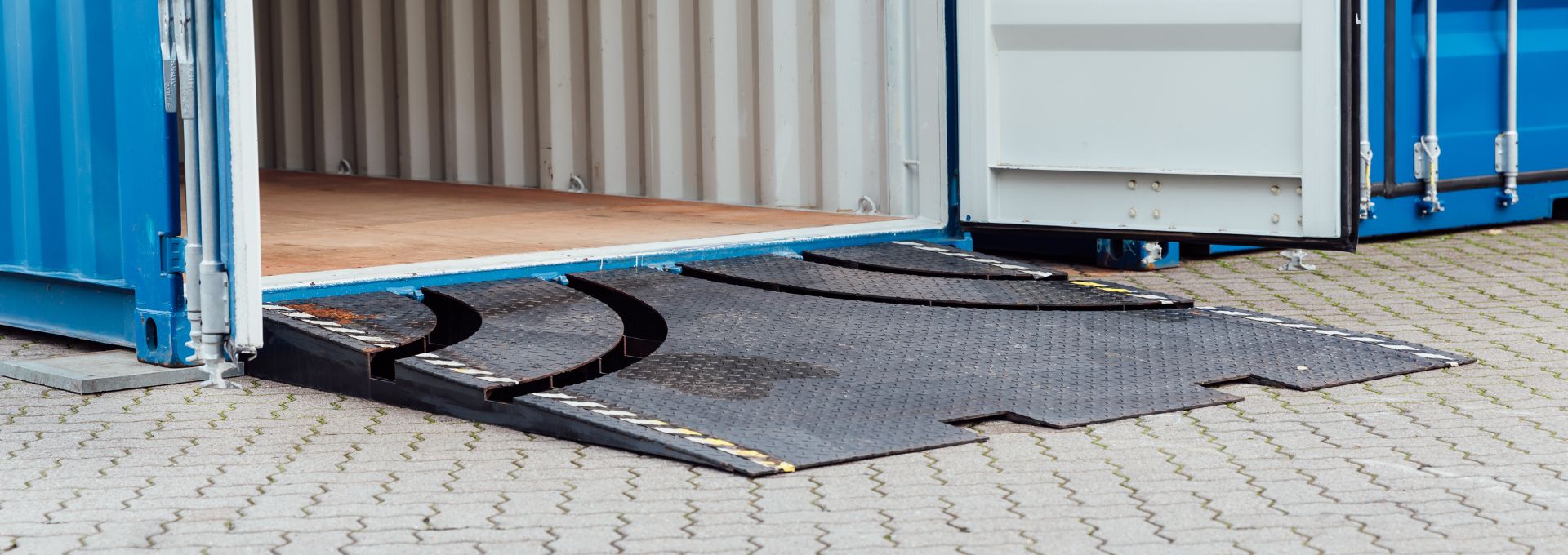 Advanced Containerrampe an einem CHS Container