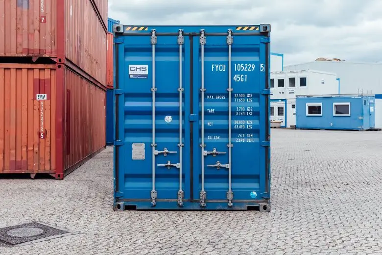 High Cube Container blau auf dem Depot