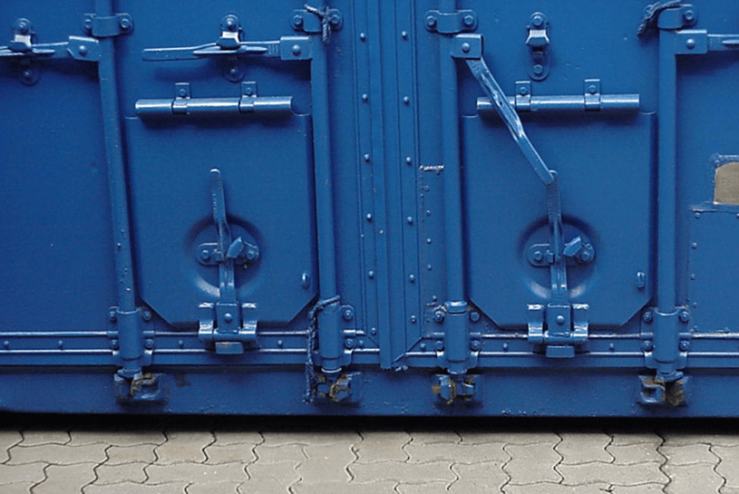 Die Ladeklappen eines Bulkcontainers