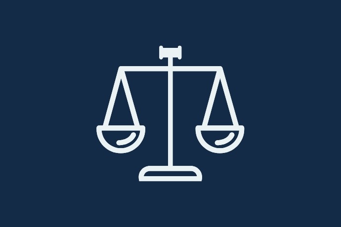Eine Waage, die den Punkt "Fairness" in den Werten der CHS Container Group symbolisieren soll.
