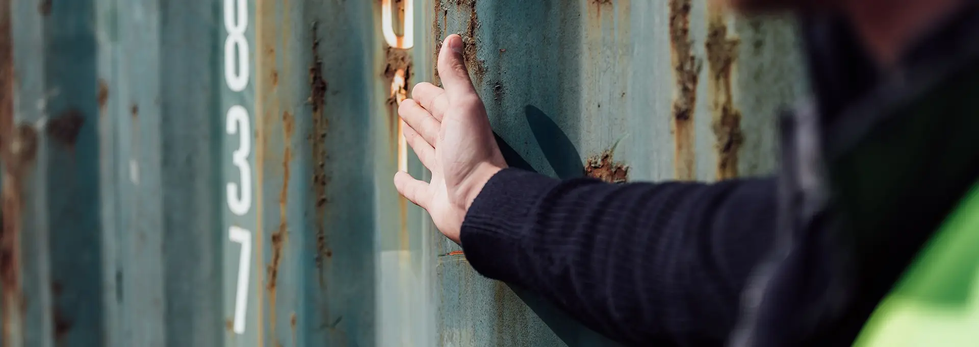 chs_header_Gebaerdensprache A CHS shipping container in used cargo-worthy condition.